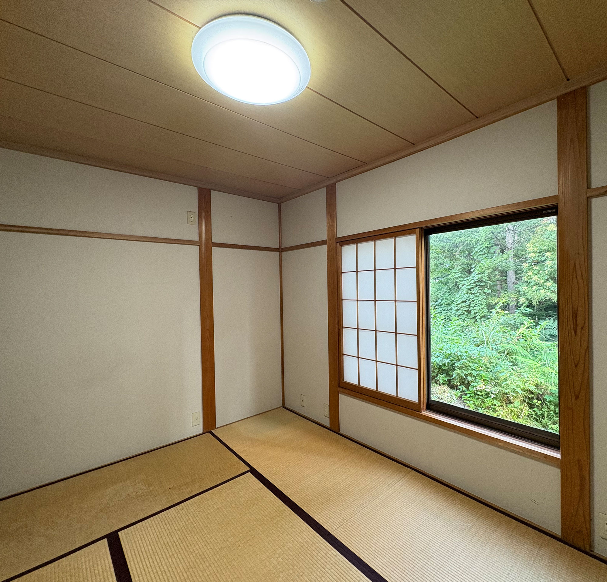 Tatami Room with Forest View 1 Tatami Room with Forest View